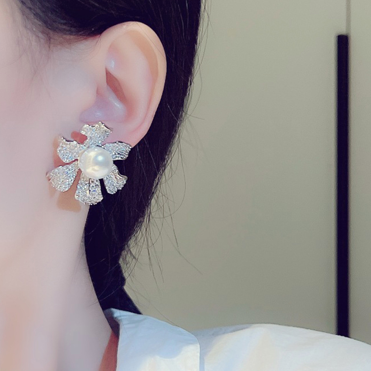 Three-dimensional Geometric Stud Earrings In Copper With White K Water Plating And 0.03µm Thick Coating, Featuring Pearl Inlay 9