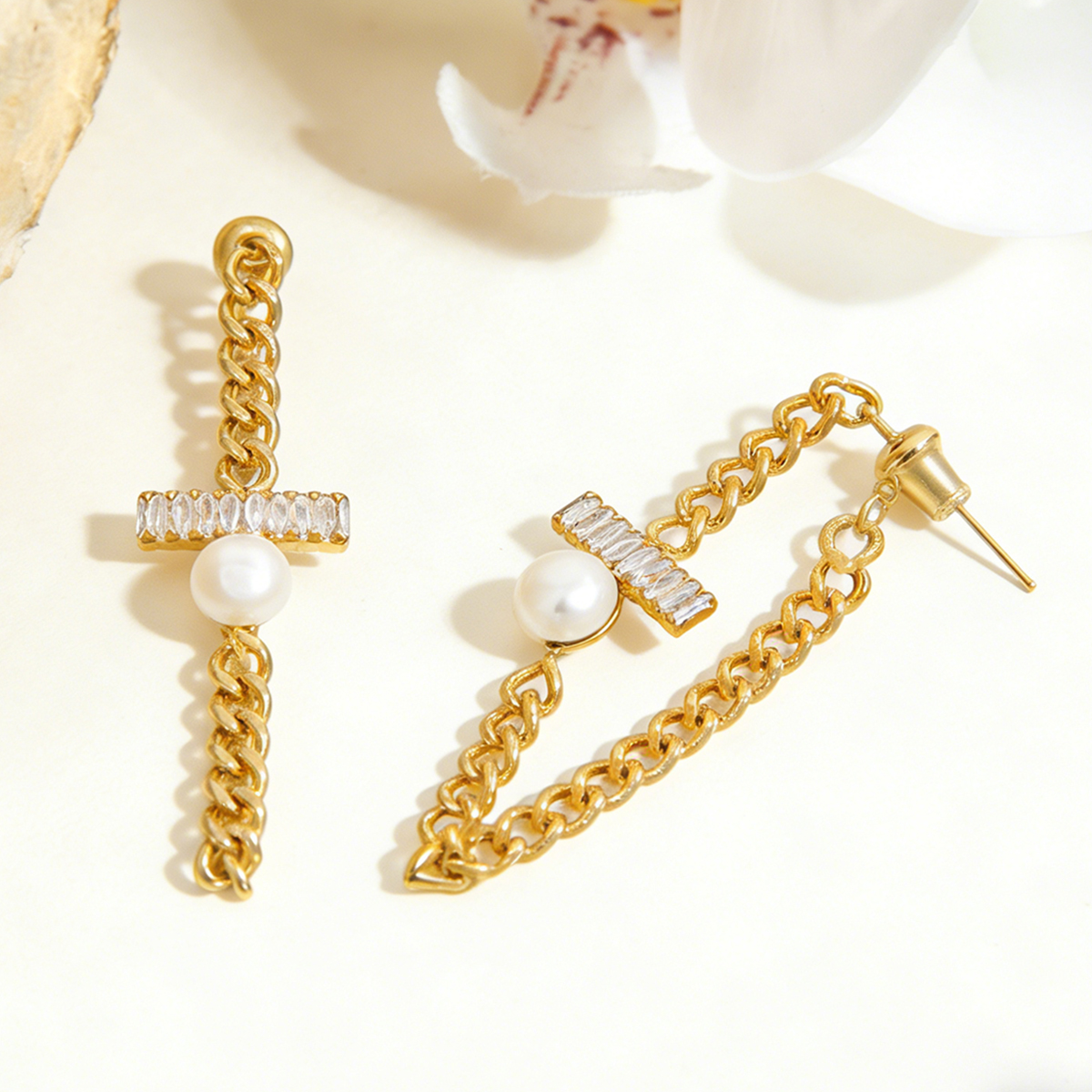 Three-dimensional Geometric Stud Earrings For Women, Copper Base With Golden Plated Electroplated Finish And Rhinestone Inlay