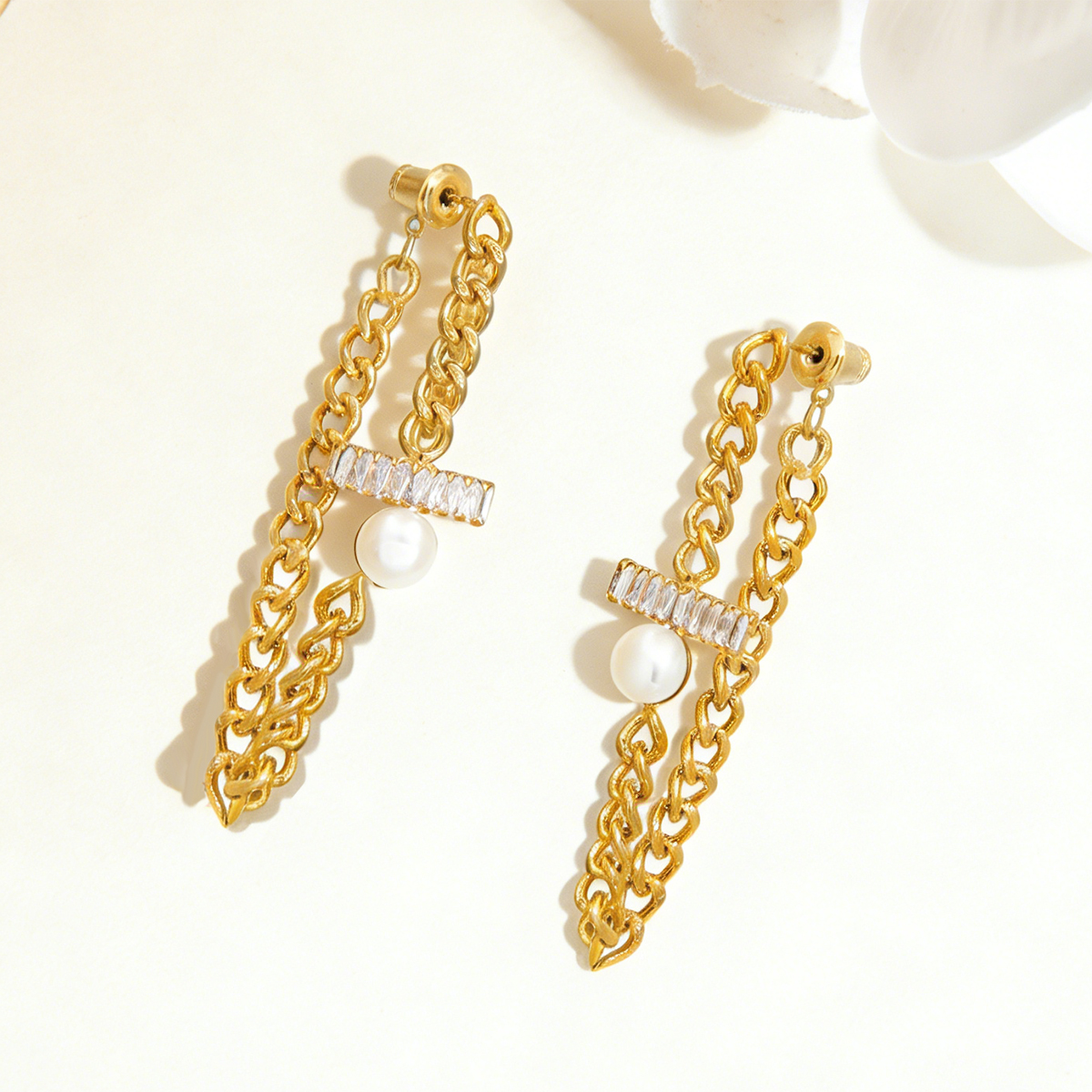 Three-dimensional Geometric Stud Earrings For Women, Copper Base With Golden Plated Electroplated Finish And Rhinestone Inlay 3