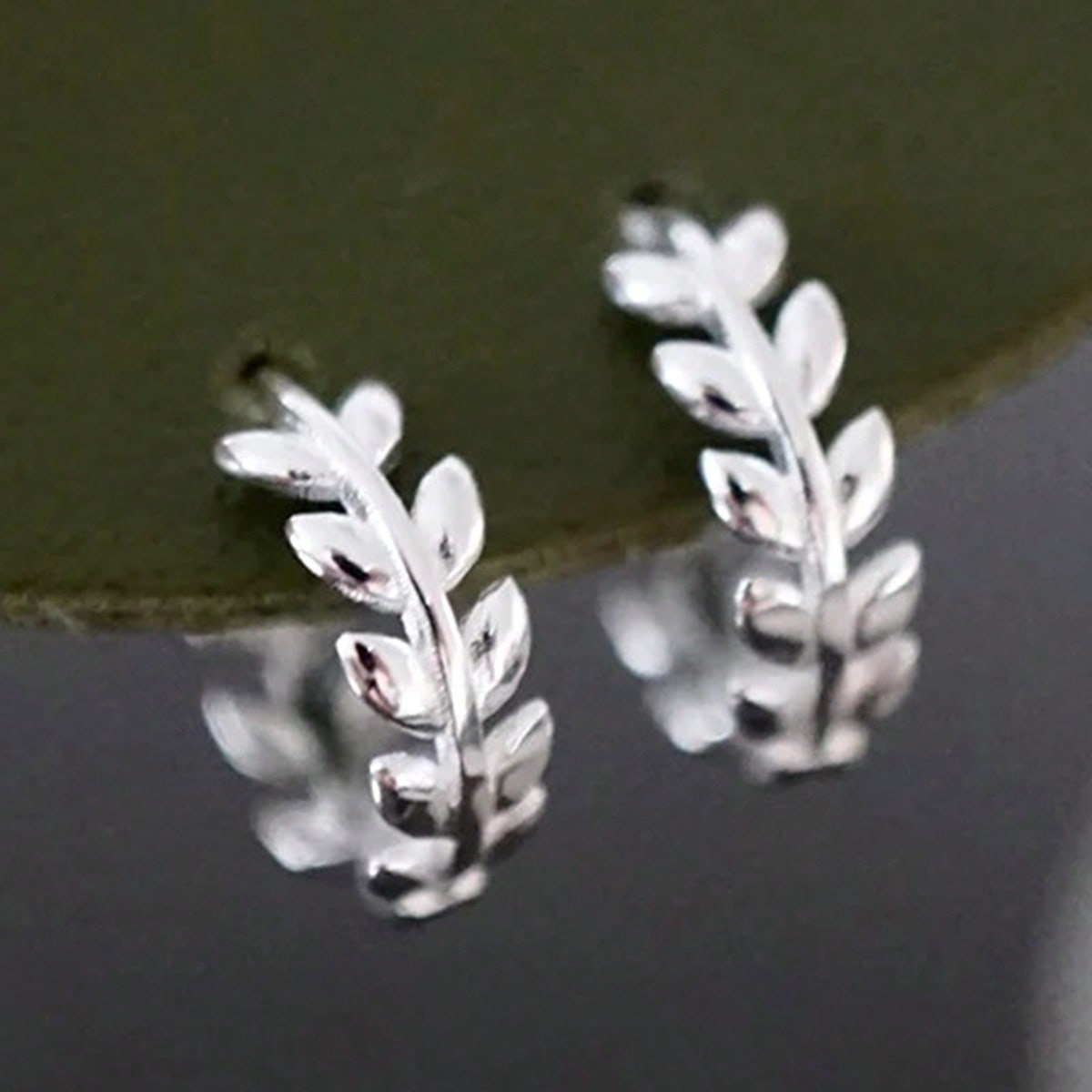Three-dimensional Leaf Earrings For Women In Copper With White K Plated Water Plating And 0.03µm Coating Thickness