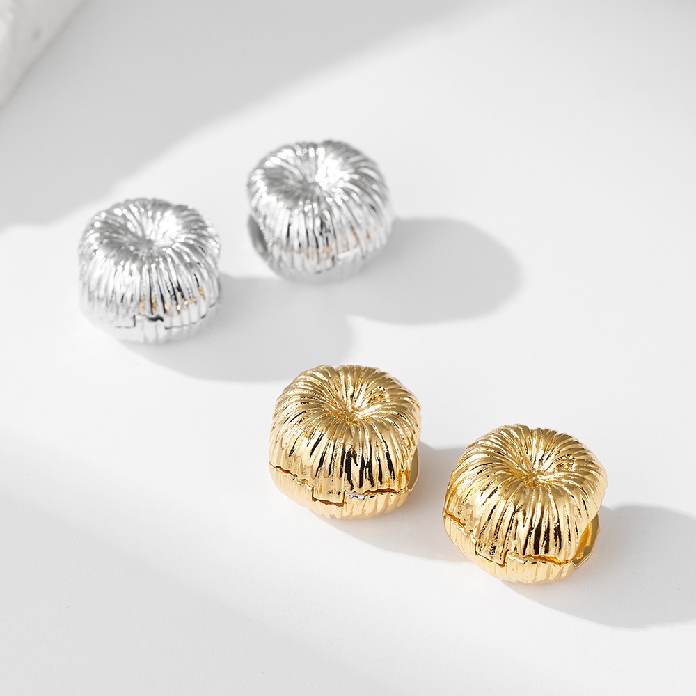 Three-dimensional Round Earrings For Women In Copper With 0.03µm Water Plating And 18K Real Gold Plated Finish 2