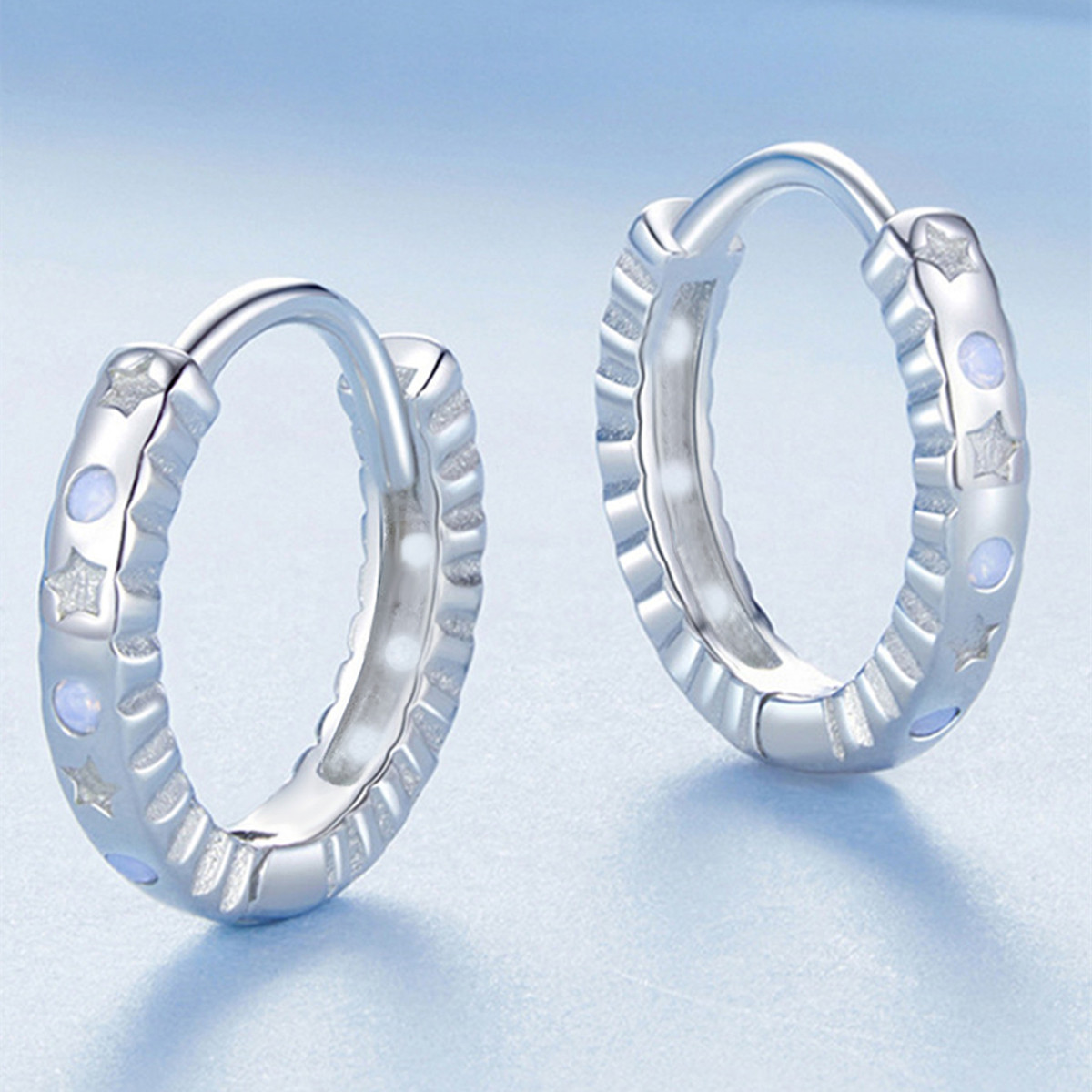 Three-dimensional Star Earrings In Copper With White K Water Plating And 0.03µm Thick Coating