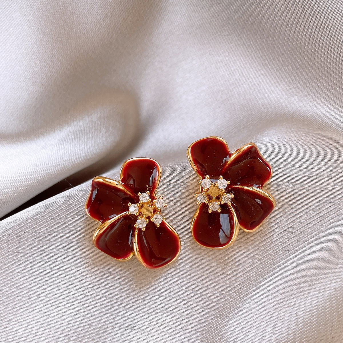 Two Tone Flowers Earrings In Copper With 18K Real Gold PVD Coated Plating And 0.03µm Thickness Featuring Zircon Inlay 4