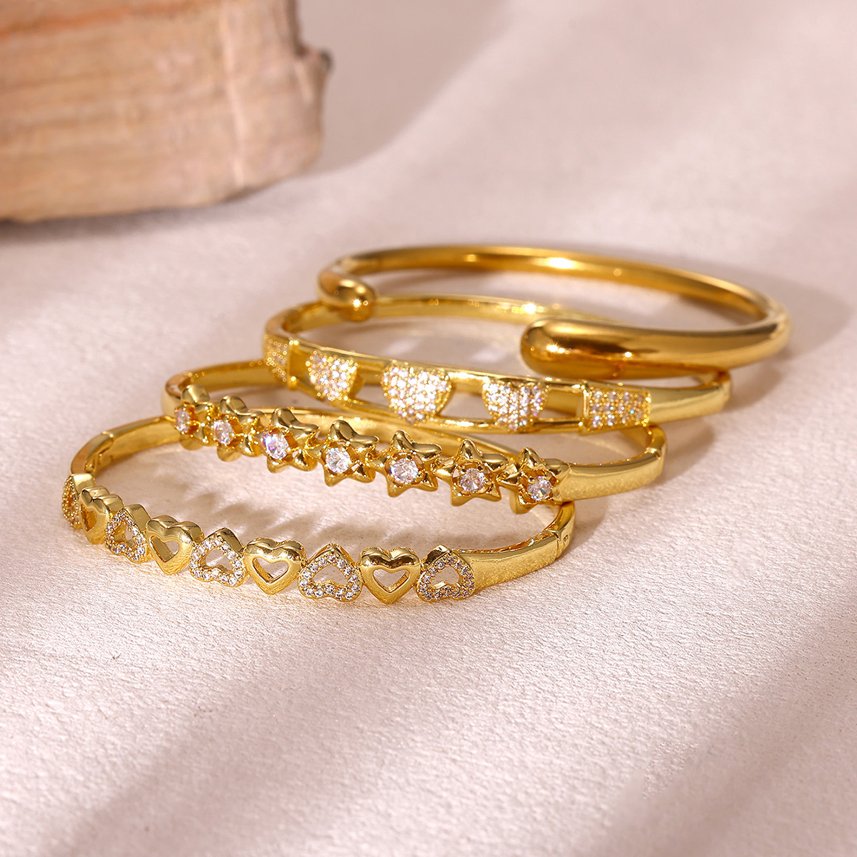 Unisex Heart Shape Bangle Featuring Waterproof Non Tarnish Copper With 18K Real Gold Plated Water Plating And Zircon Inlay 2