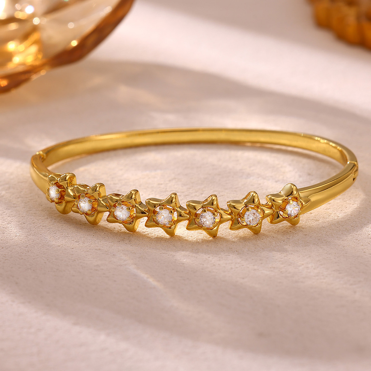 Unisex Heart Shape Bangle Featuring Waterproof Non Tarnish Copper With 18K Real Gold Plated Water Plating And Zircon Inlay 3