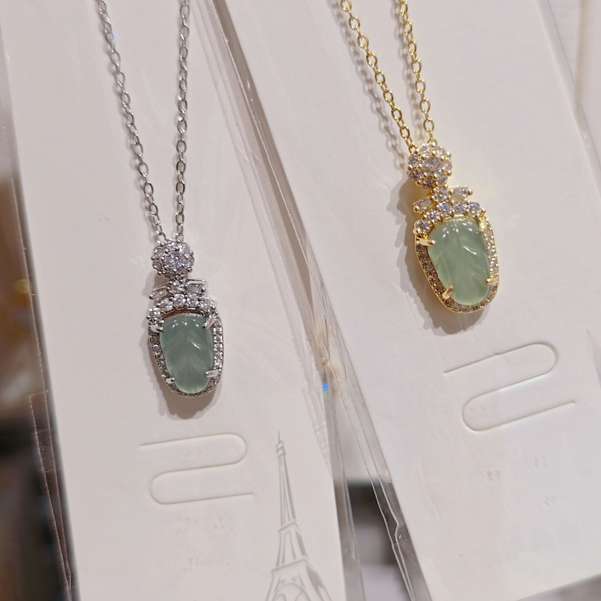 Vintage Style Leaves Necklace For Women With 18K Real Gold Plated Copper And Cable Chain 3
