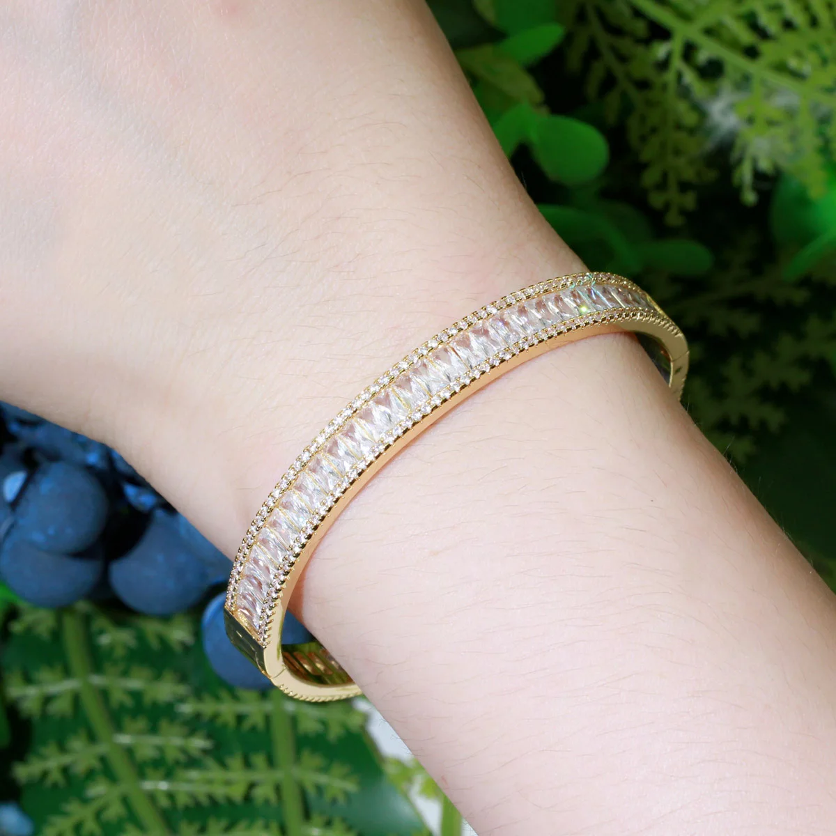 Waterproof Non Tarnish Circle Bangle For Women In Copper With Rhodium Plated Water Plating And Zircon Inlay 8