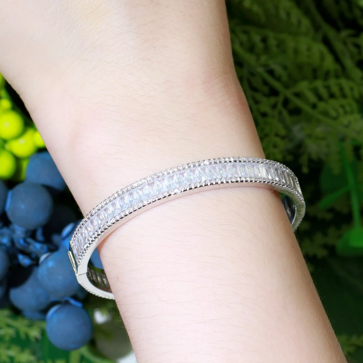 Waterproof Non Tarnish Circle Bangle For Women In Copper With Rhodium Plated Water Plating And Zircon Inlay 10