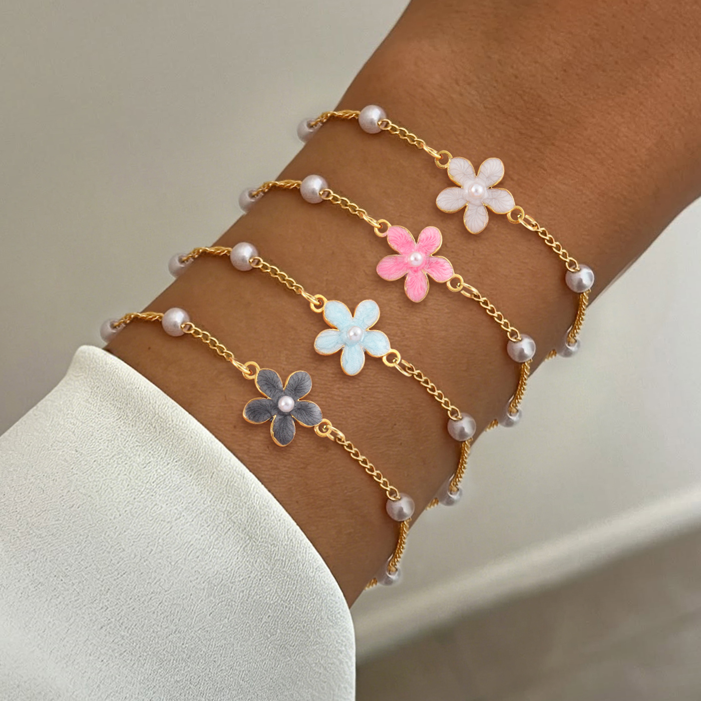 Waterproof Non Tarnish Flowers Bracelet For Women Featuring 18K Real Gold Plated Copper With Electroplated Beaded Chain