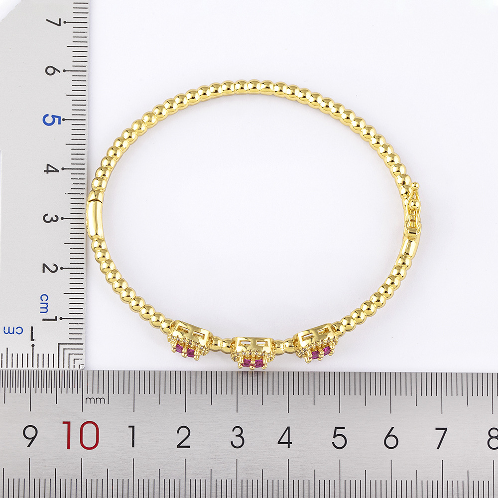 Luxurious White Geometric Copper Bangle With 18K Real Gold Plated Electroplated Finish 2