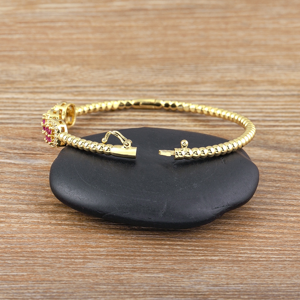 Luxurious White Geometric Copper Bangle With 18K Real Gold Plated Electroplated Finish 3