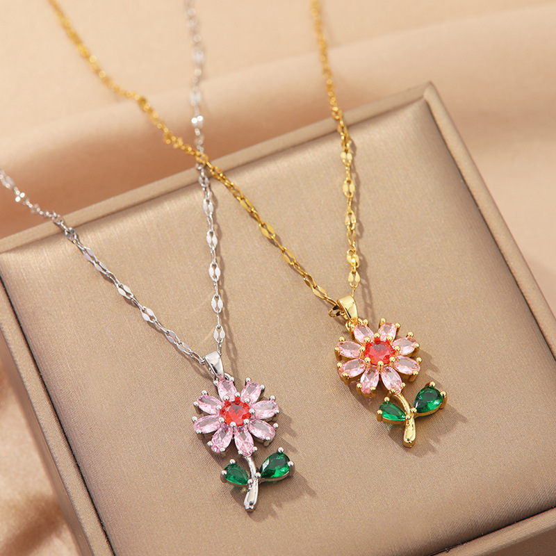 Wholesale Jewelry Elegant Flower Titanium Steel Copper Zircon Plating Pendant Necklace Lip Chain 3