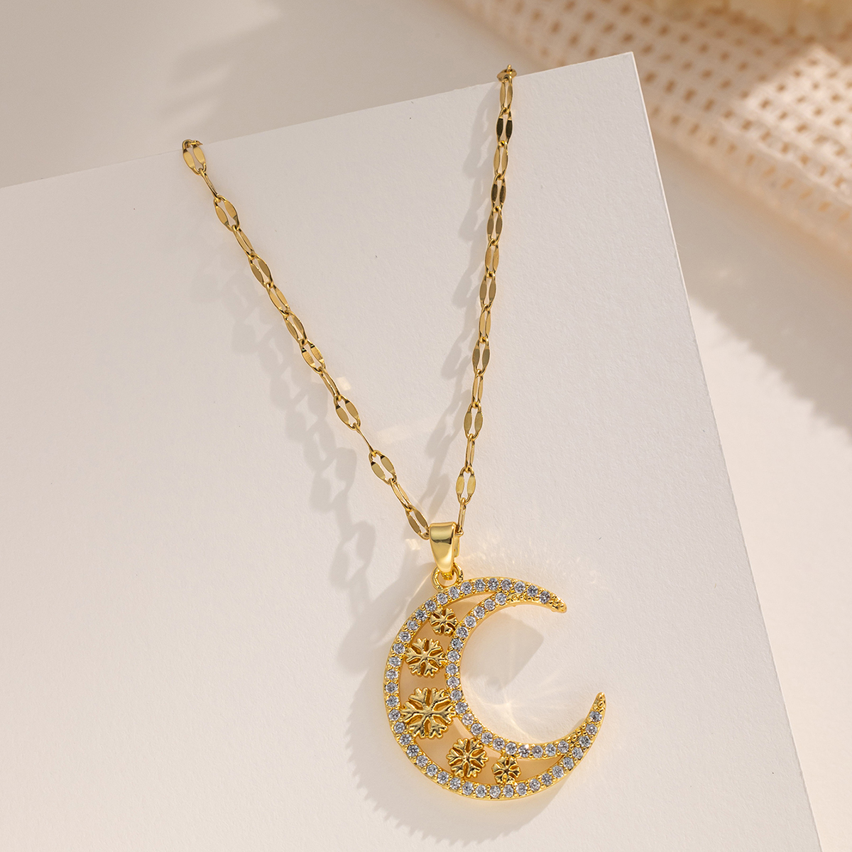316 Stainless Steel  Copper Moon Electroplated 18K Real Gold Plated Elegant Lip Chain Pendant Necklace