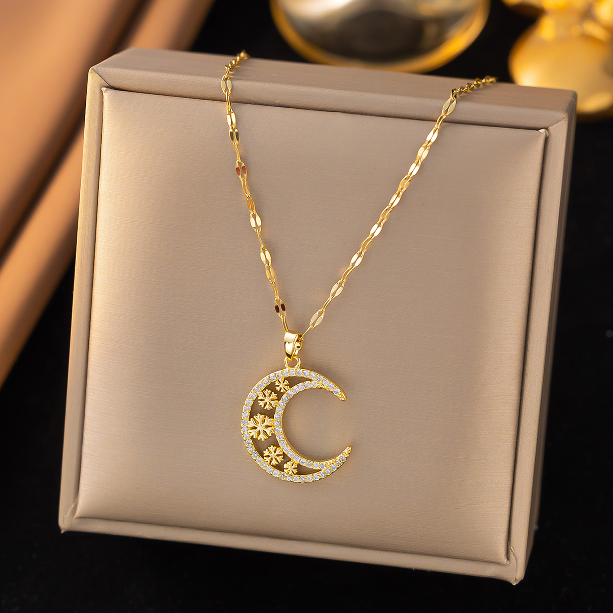 316 Stainless Steel  Copper Moon Electroplated 18K Real Gold Plated Elegant Lip Chain Pendant Necklace 3