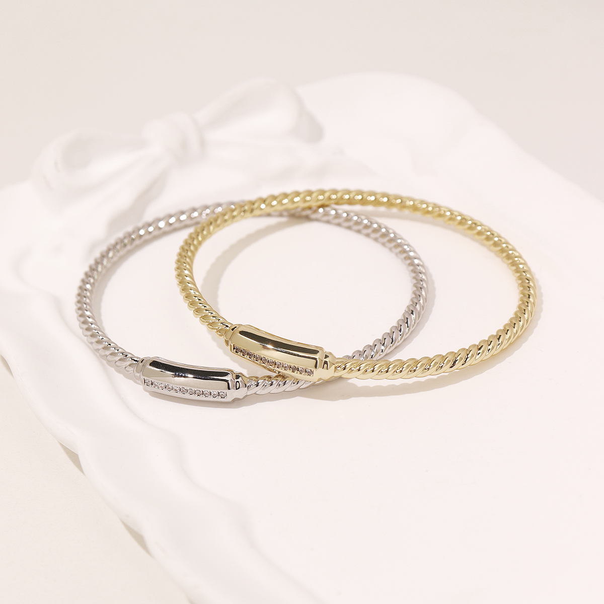 Wholesale Jewelry Elegant Vintage Style Luxurious Circle Copper Bangle 3