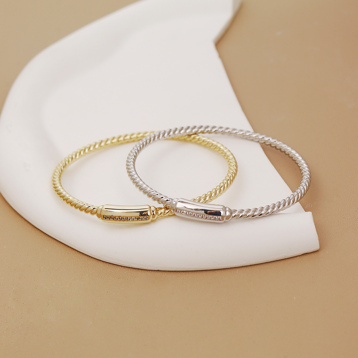 Wholesale Jewelry Elegant Vintage Style Luxurious Circle Copper Bangle 4