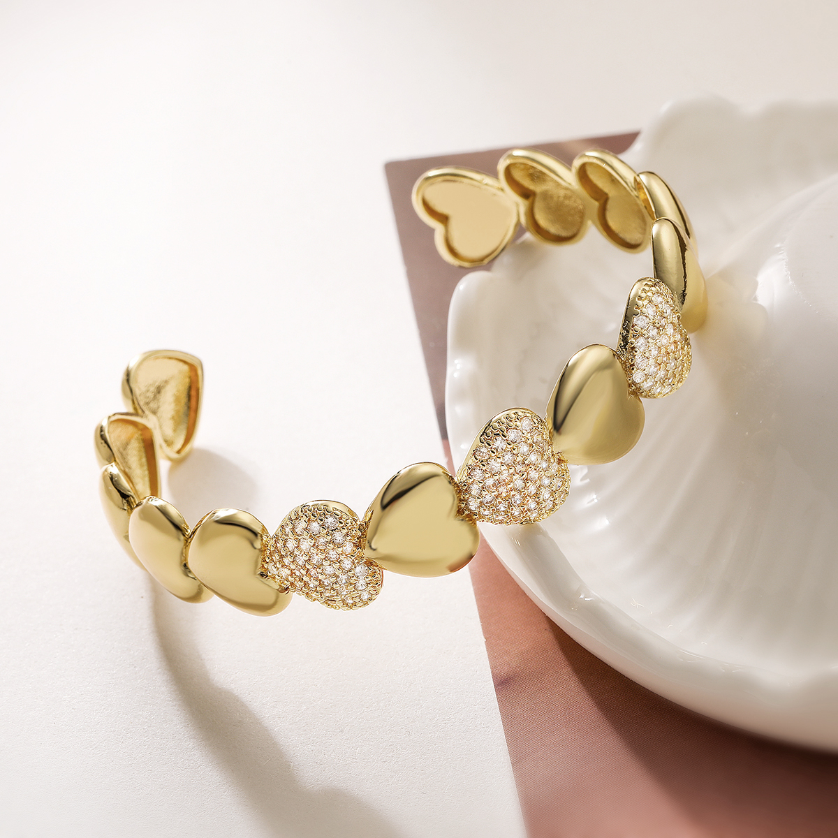 Wholesale Jewelry Retro Heart Shape Copper Zircon Cuff Bracelets 3
