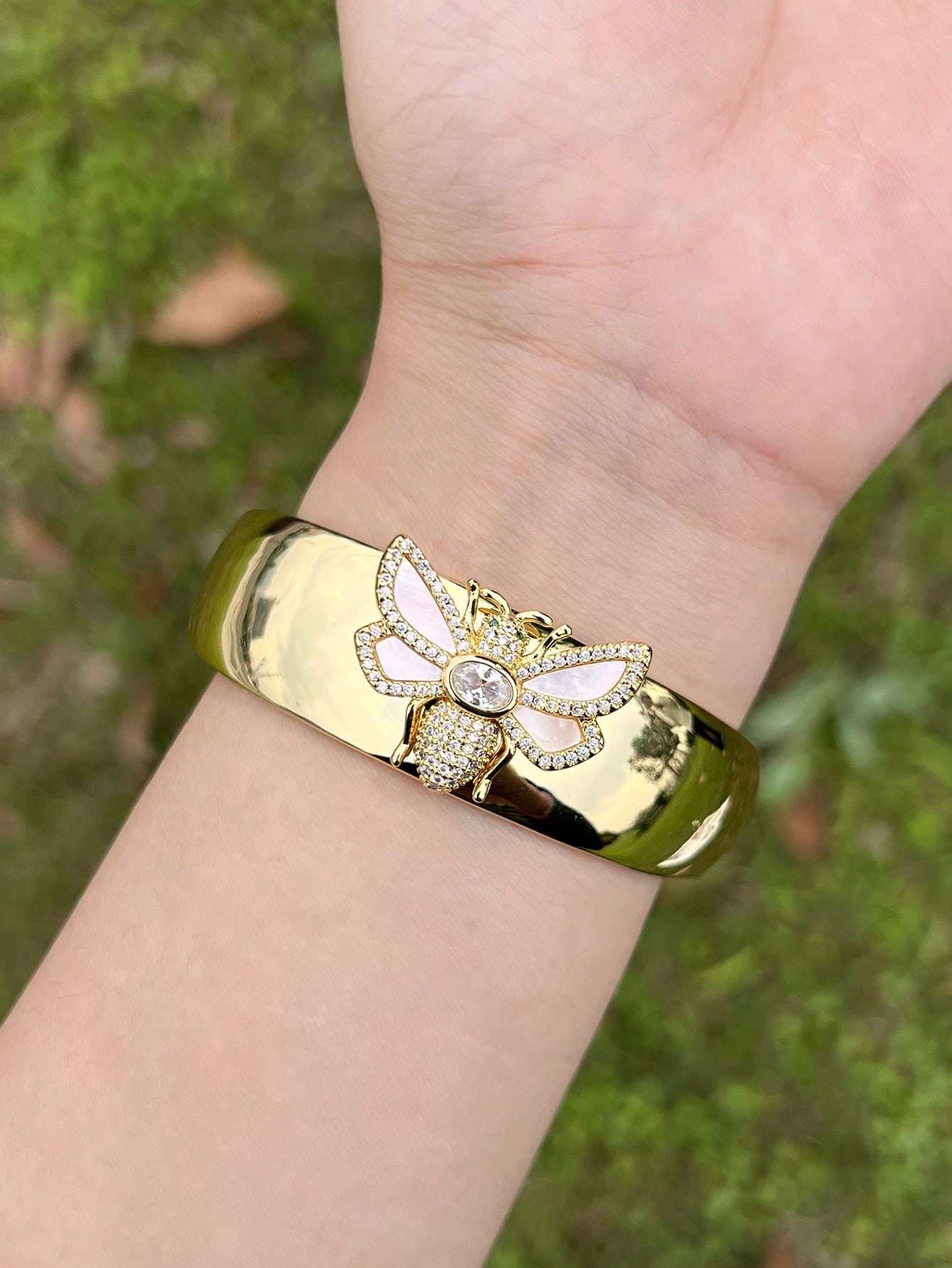 Wholesale Jewelry Retro Romantic Oversized Bee Copper Zircon 18K Gold Plated Bangle 3