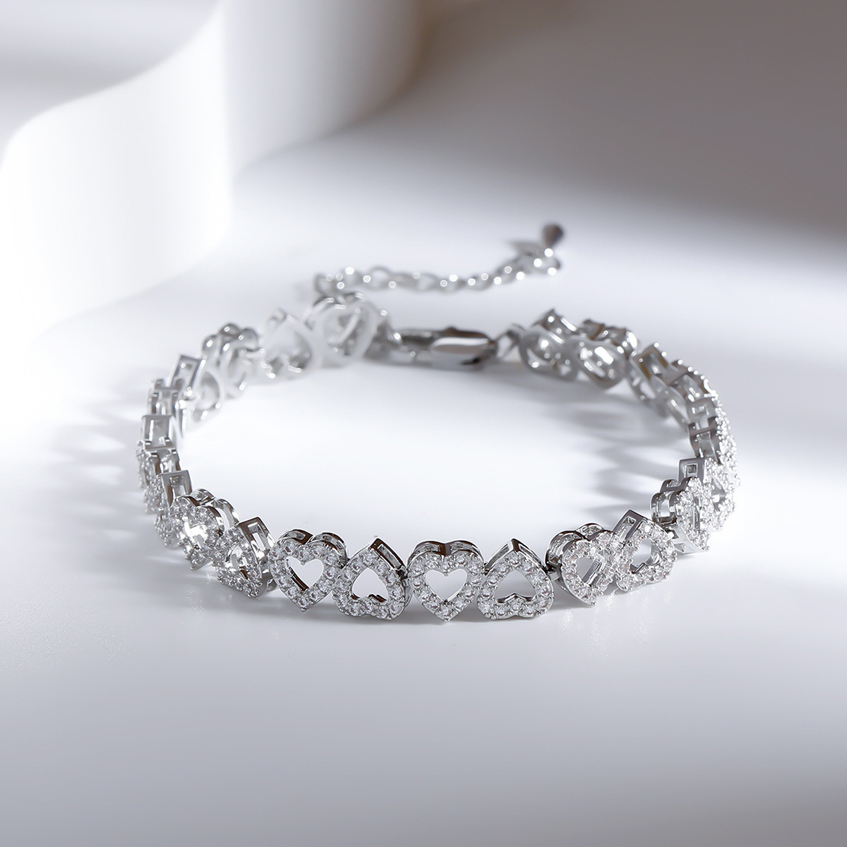 Wholesale Jewelry Vintage Style Classic Style Heart Shape Copper Zircon Plating Bracelets Chain-free 4