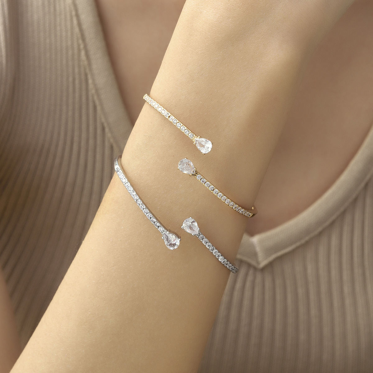 For Women Animal Pattern Copper Bangle With 18K Real Gold Plating And Zircon Inlay 2
