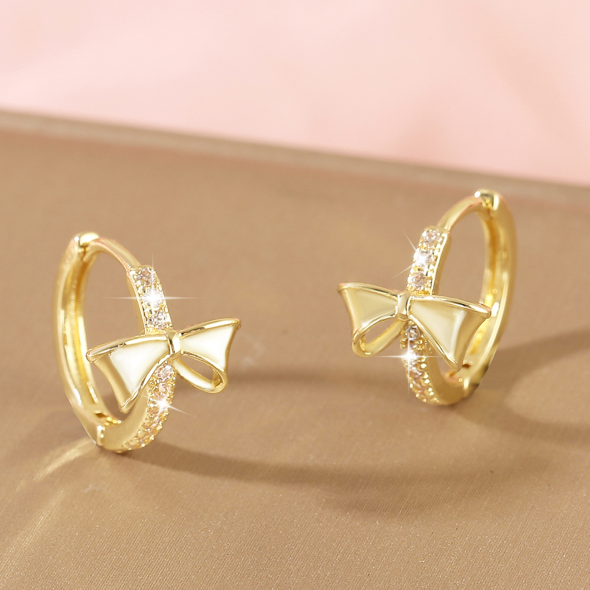 Sweet Women’s Bow Tie Earrings In Electroplated Copper With Zircon Inlay