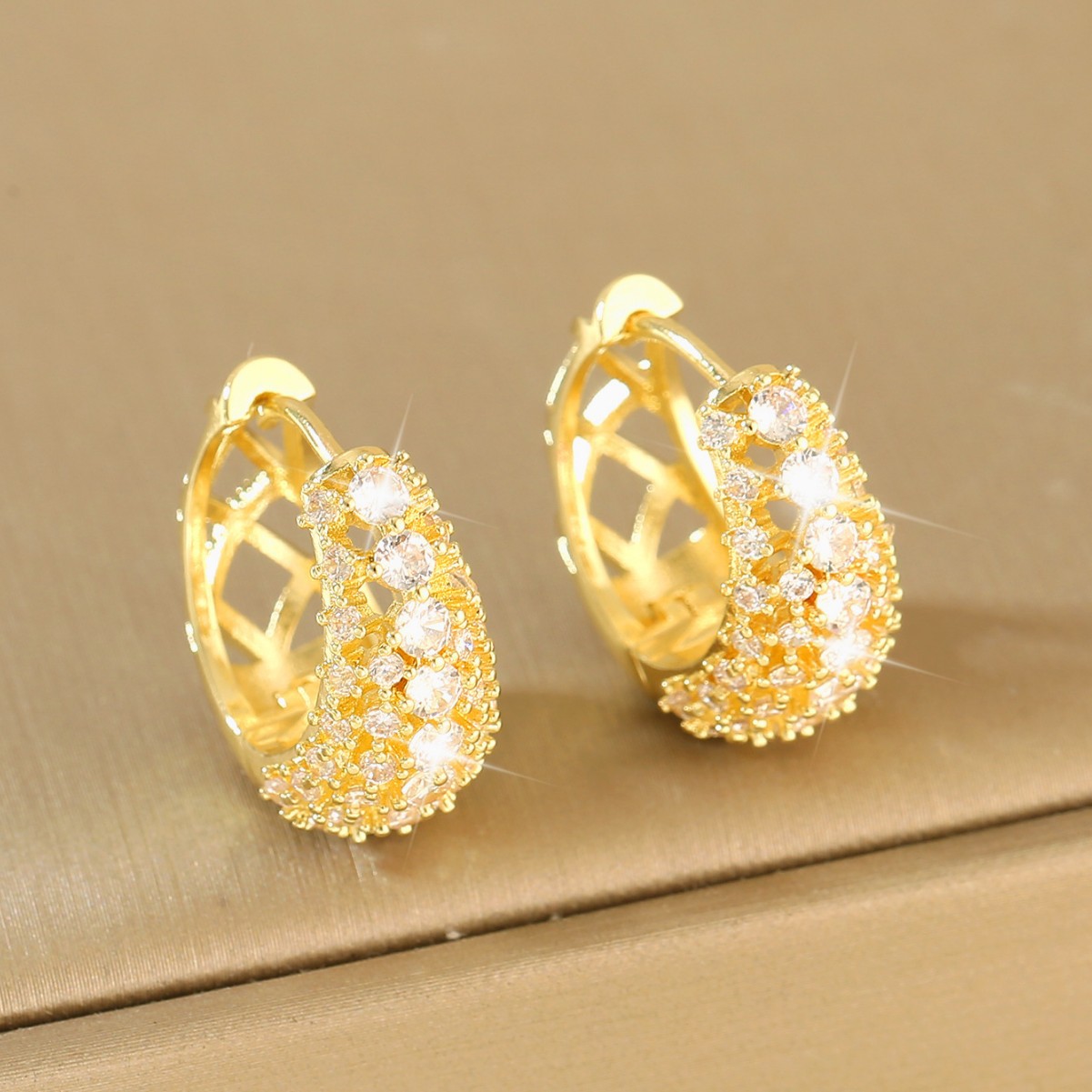 Women’s Circle Earrings Featuring Electroplated Copper With Zircon Inlay In Elegant Golden Tone