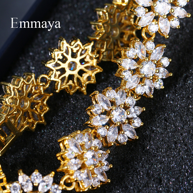 Women’s Copper Flower Bracelet With Zircon Inlay In Rose Gold 3