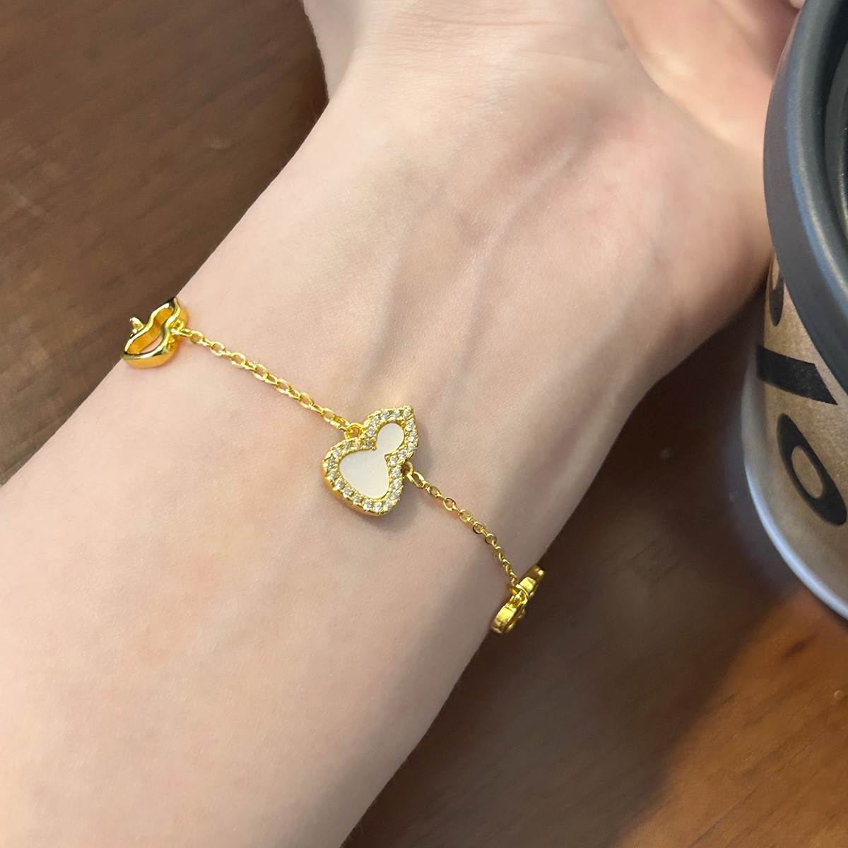 Women’s Copper Gourd Bracelet With Rhinestones In Gold, Perfect For Travel