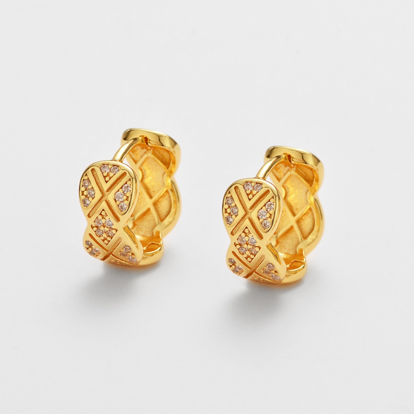 Lingge Luxurious Women’s Earrings In Golden Copper Featuring Zircon Inlay 3