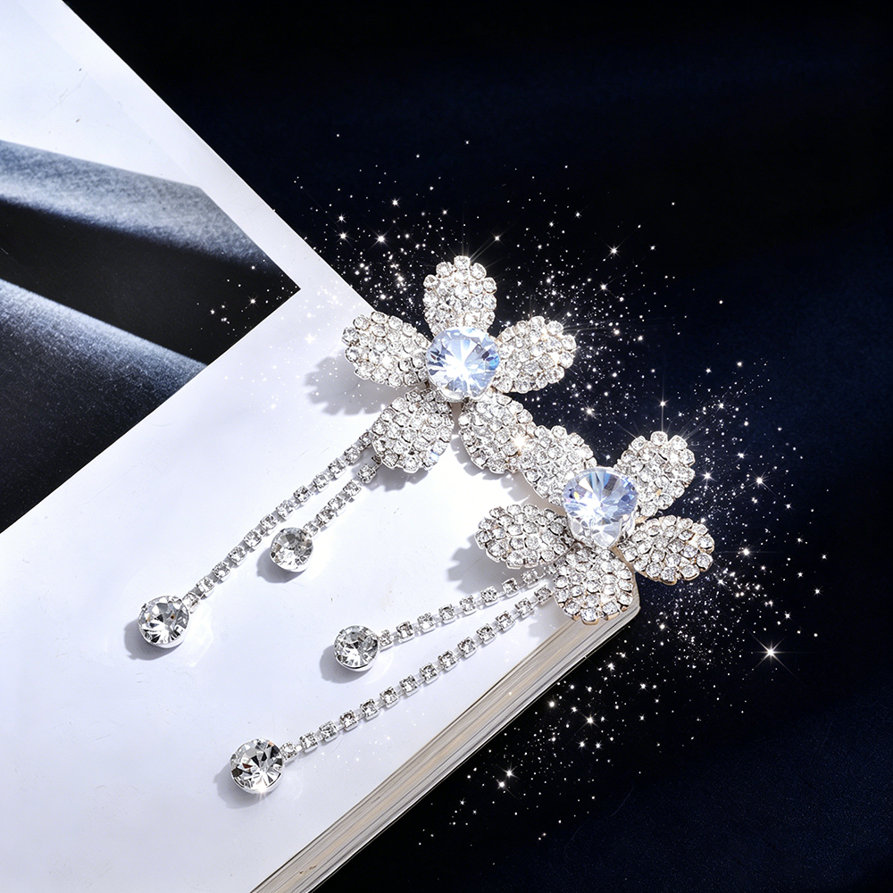Women’s Flowers Earrings With Claw Setting, Silver Plated Copper, Rhinestones, Water Plating, Drop Earrings 2