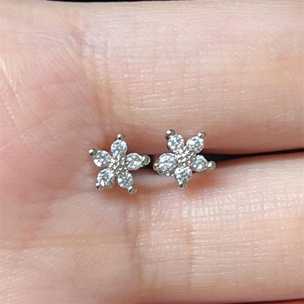 Women’s Flowers Stud Earrings With Pearl Inlay In KC Golden Plated Copper Featuring Claw Setting And Water Plating