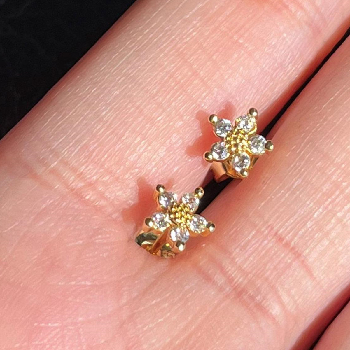 Women’s Flowers Stud Earrings With Pearl Inlay In KC Golden Plated Copper Featuring Claw Setting And Water Plating 8