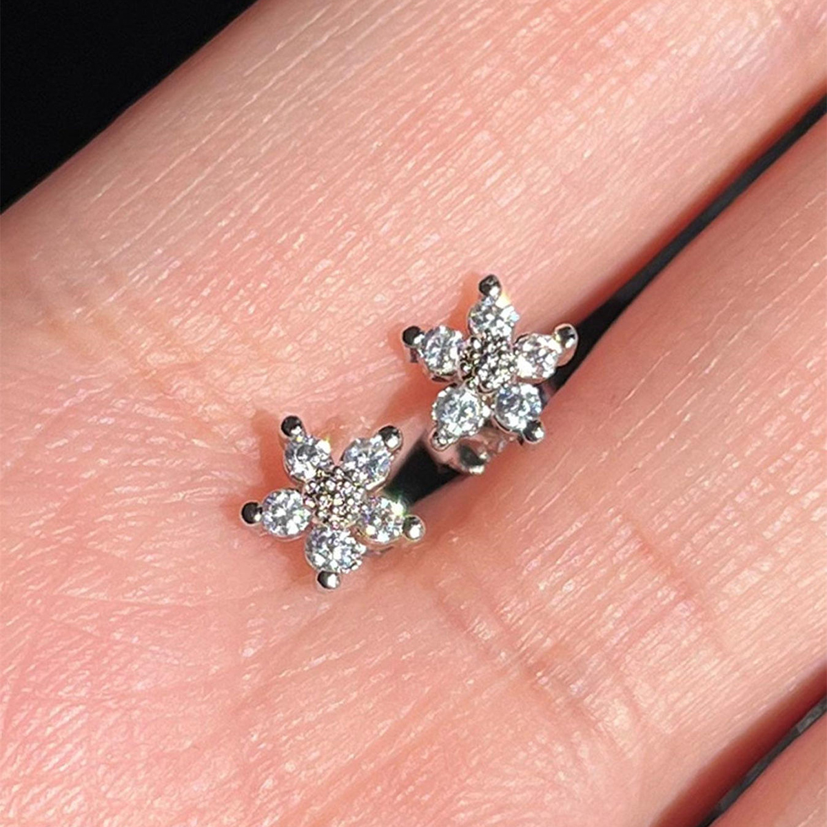 Women’s Flowers Stud Earrings With Pearl Inlay In KC Golden Plated Copper Featuring Claw Setting And Water Plating 9