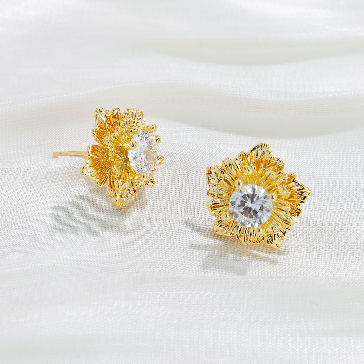 Women’s Flowers Stud Earrings With Zircon Inlay In Copper Bezel Setting Featuring Water-Plated Copper Finish 5