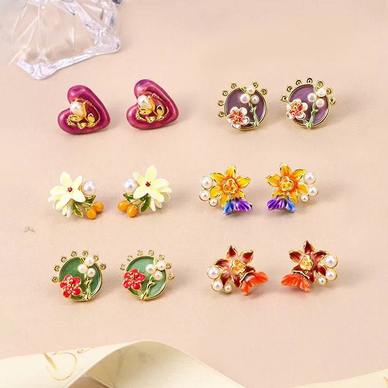 Women’s Heart Pattern Copper Earrings With Imitation Pearl Inlay And Long-Lasting Sand Gold Plating