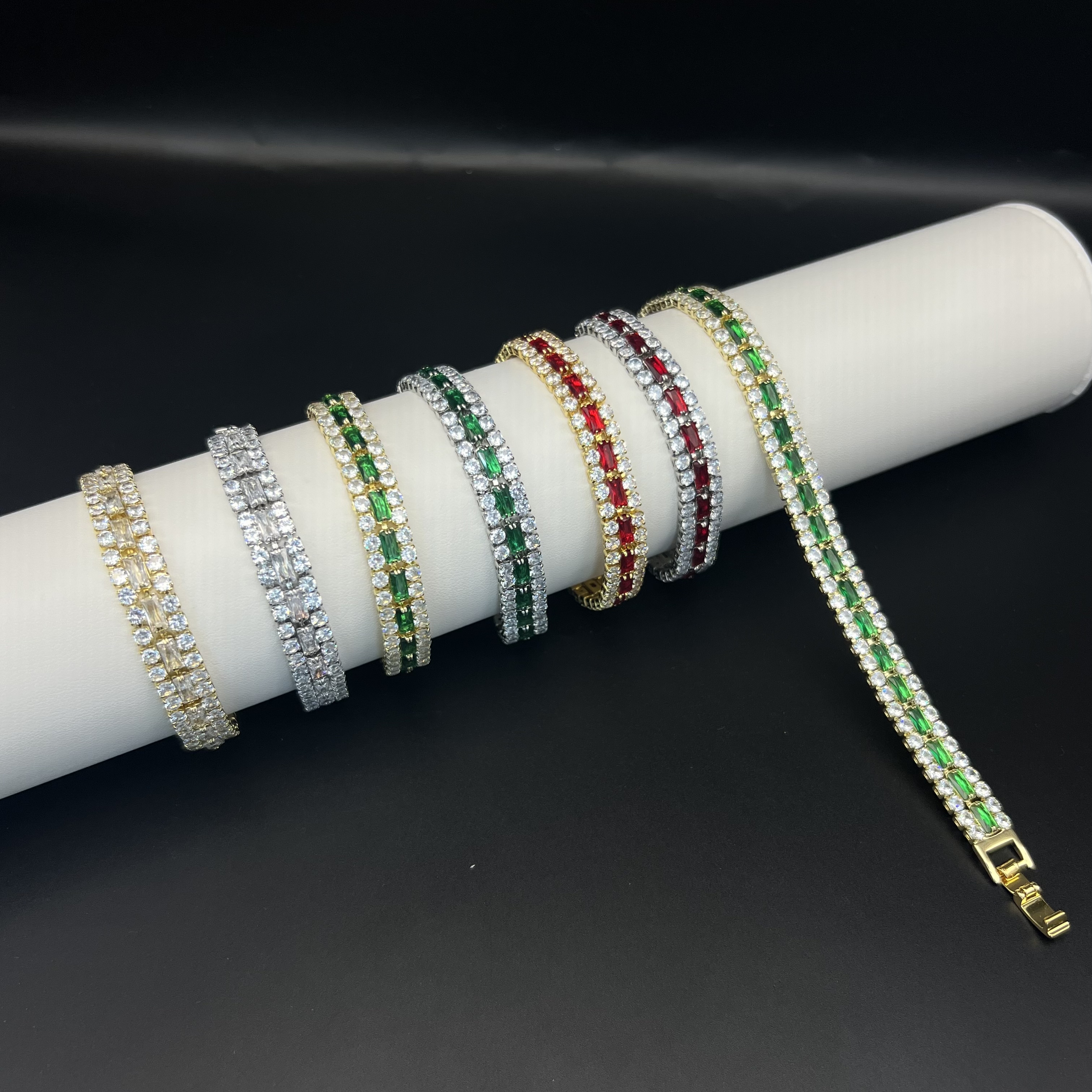 Women’s Quadrilateral Bracelets With Claw Setting, Copper Material, Zircon Inlay, And Tennis Chain Featuring Water Plating 3