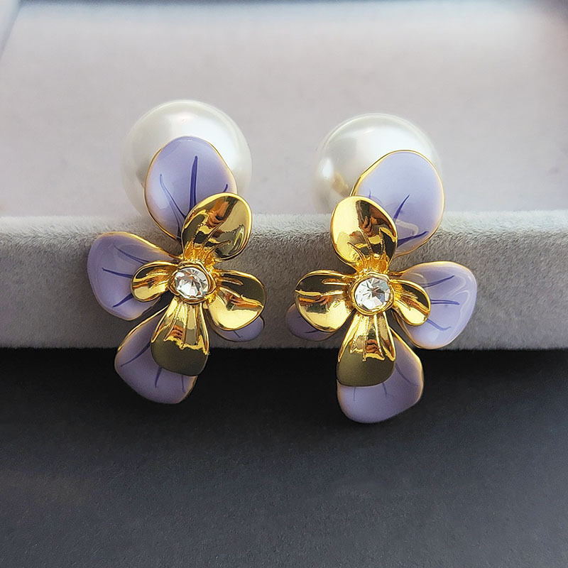 Women’s Retro Polka Dots Stud Earrings In Golden Copper With Electroplated Gold Plating