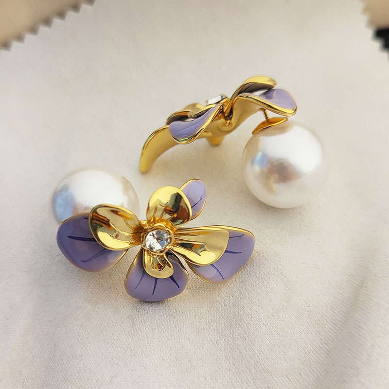 Women’s Retro Polka Dots Stud Earrings In Golden Copper With Electroplated Gold Plating 2