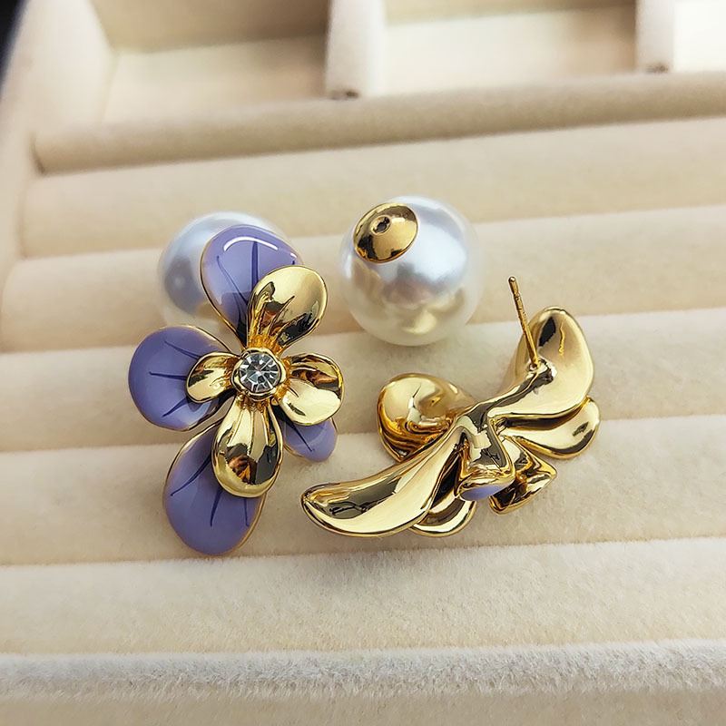 Women’s Retro Polka Dots Stud Earrings In Golden Copper With Electroplated Gold Plating 4