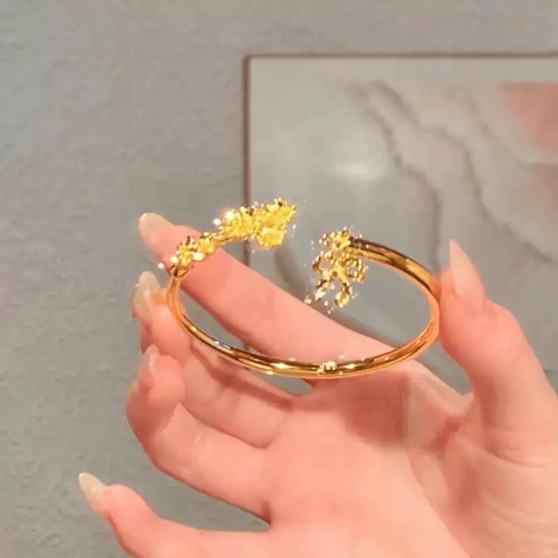 Women’s Simple Style Flowers Bangle In Electroplated Copper, Perfect For Daily Wear 2