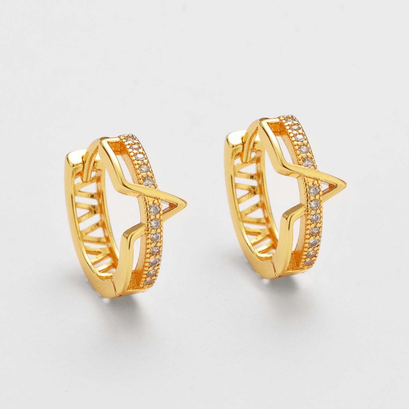Women’s V Shape Earrings In Copper With Zircon Inlay, Featuring Platinum Plating 3