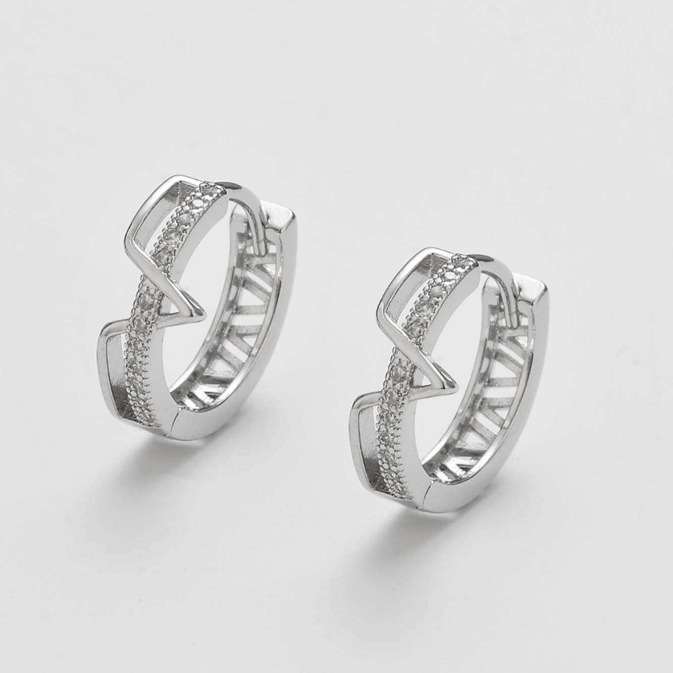 Women’s V Shape Earrings In Copper With Zircon Inlay, Featuring Platinum Plating 4