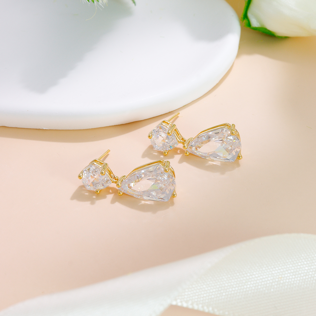 Women’s Water Droplets Earrings With Claw Setting, Copper Base With Water Plating And Zircon Inlay 2