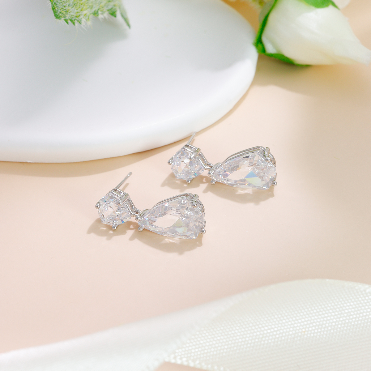 Women’s Water Droplets Earrings With Claw Setting, Copper Base With Water Plating And Zircon Inlay 4