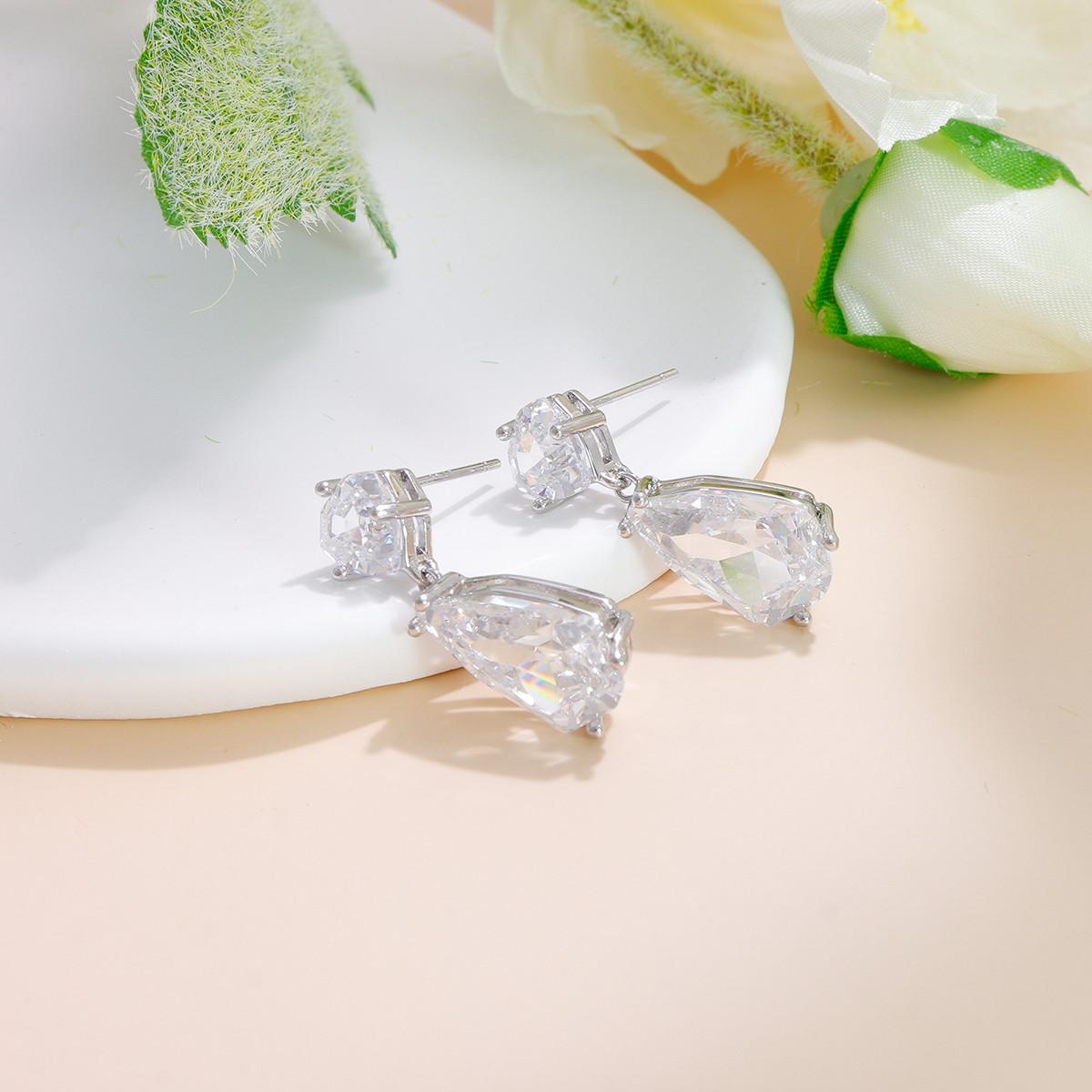 Women’s Water Droplets Earrings With Claw Setting, Copper Base With Water Plating And Zircon Inlay 7